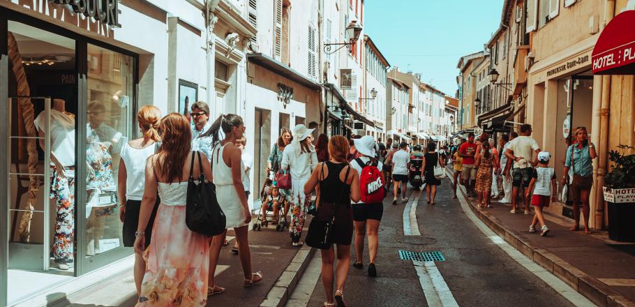 L'effervescence des marchés à Saint-Tropez et ses environs : une expérience inoubliable